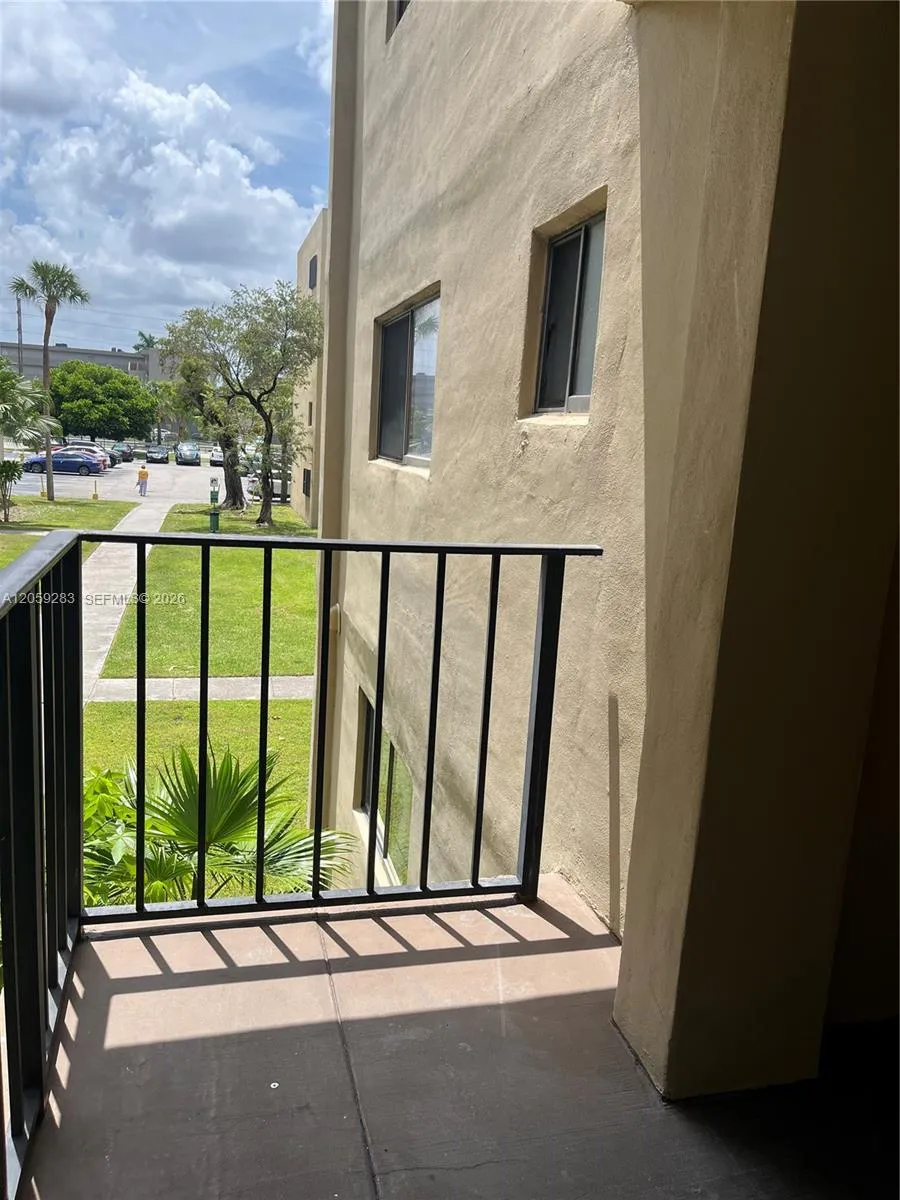 Foto de propiedad en 8625 NW 8th Street 213, Miami, FL 33126 Miami con MLS# 