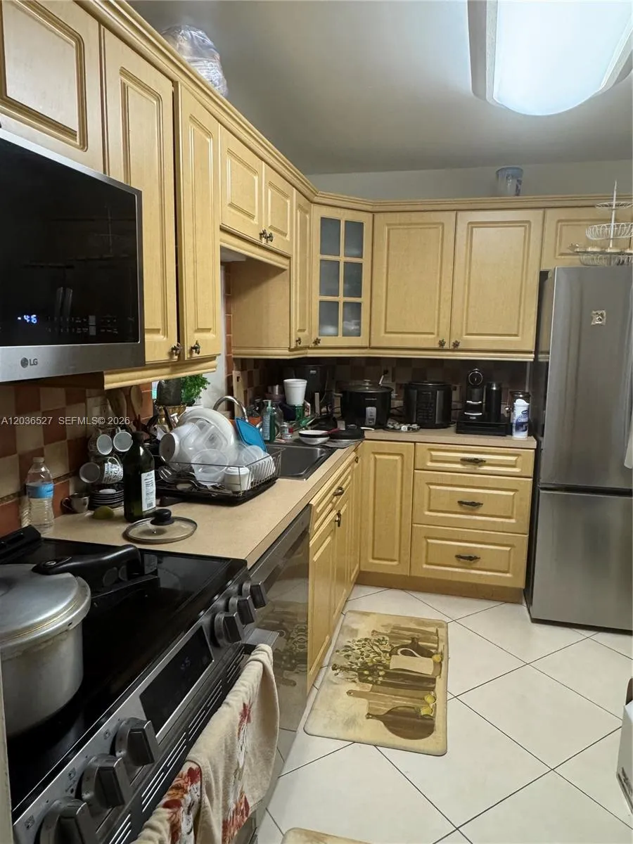 Foto de propiedad en 8625 NW 8th Street 310, Miami, FL 33126 Miami con MLS# 