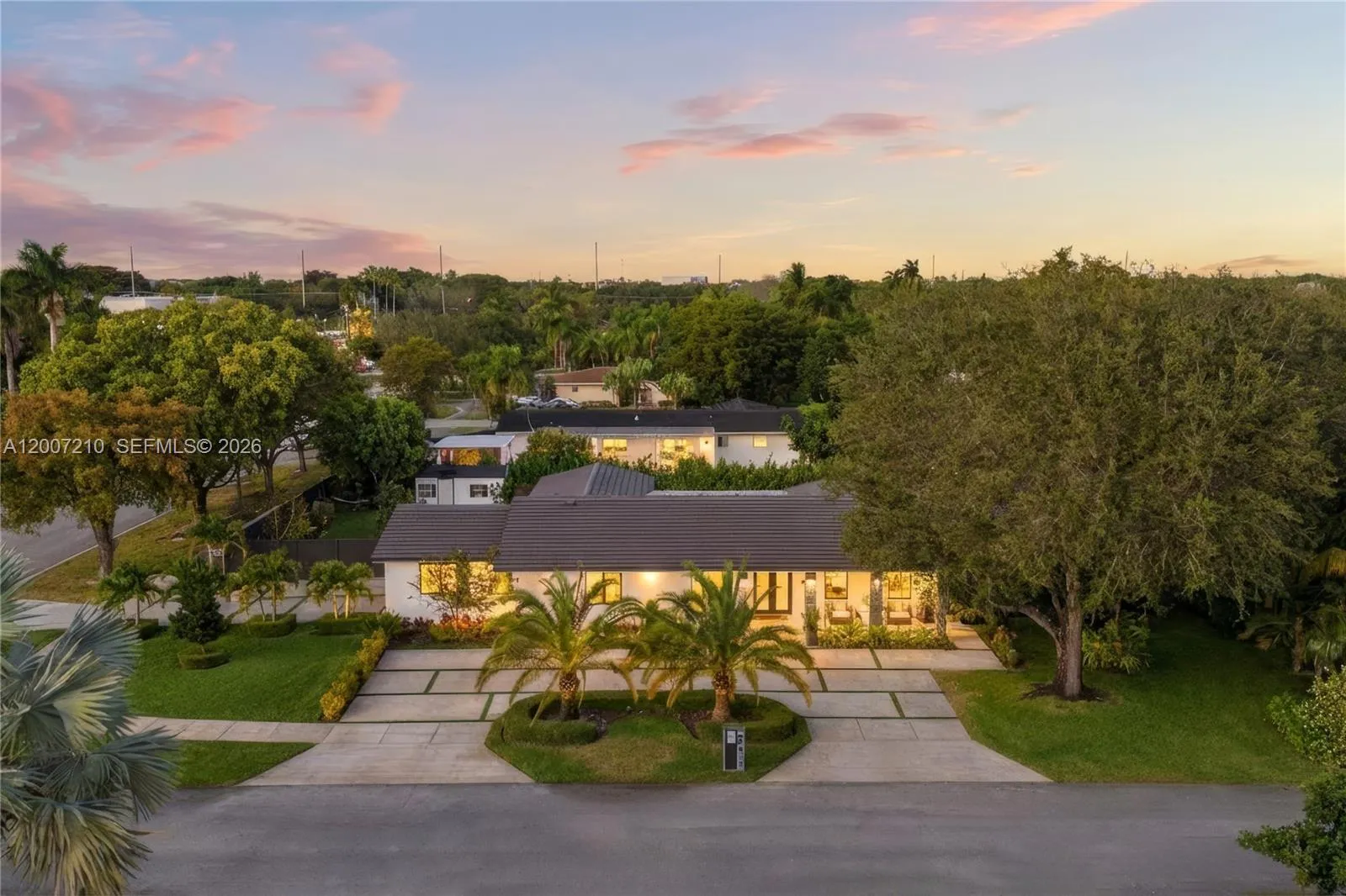 Foto de propiedad en 8625 SW 147th Street, Palmetto Bay, FL 33158 Palmetto Bay con MLS# 