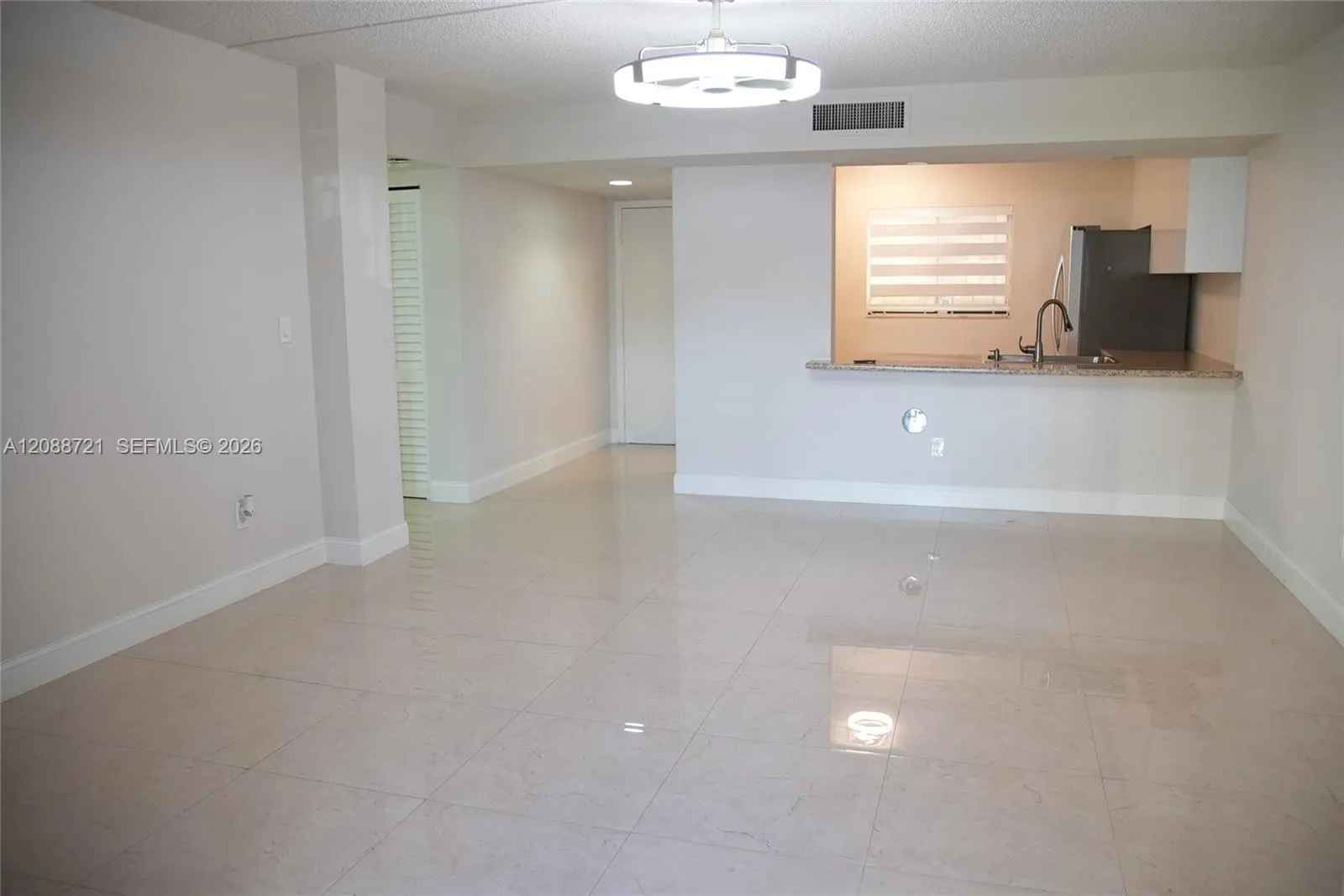 En Renta 8635 NW 8th Street 103, Miami, FL 33126, Miami, FL 33126