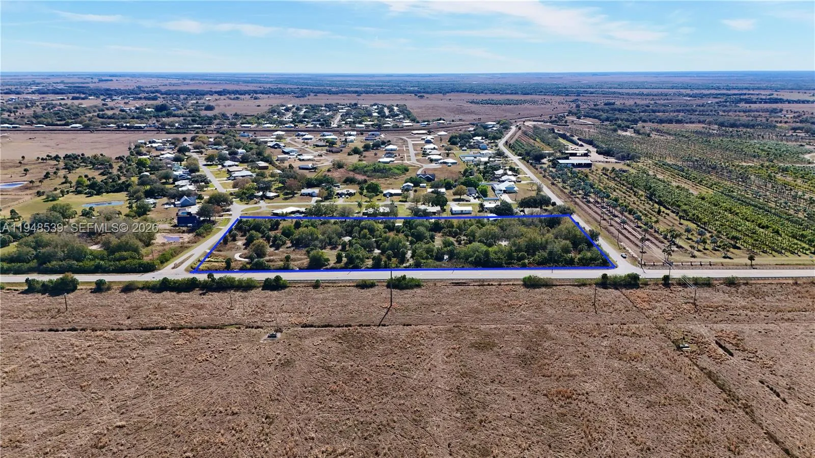 Foto de propiedad en 8636 W Hwy 70, Okeechobee, FL 34974 Okeechobee con MLS# 