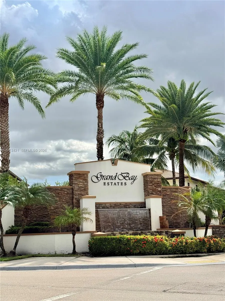 En Renta 8640 NW 101st Place, Doral, FL 33178, Doral, FL 33178