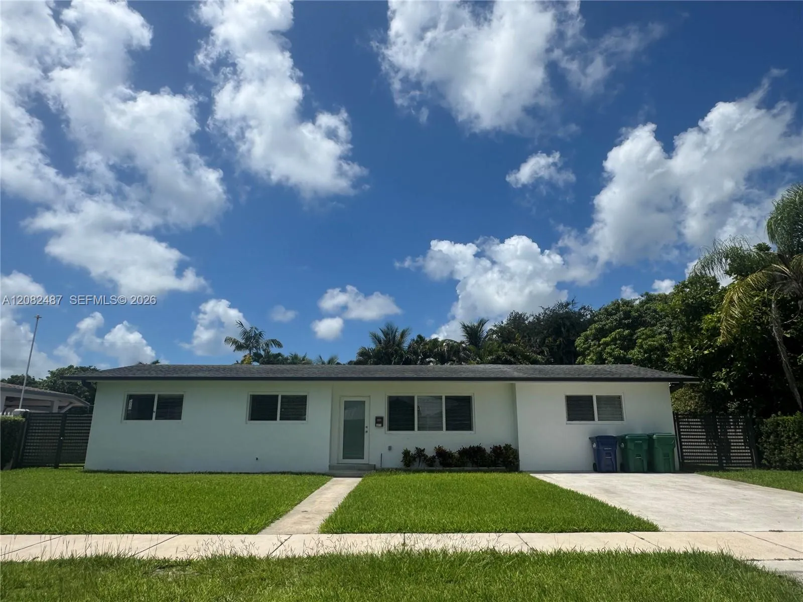Foto de propiedad en 8640 SW 125th Terrace 0, Miami, FL 33156 Miami con MLS# 