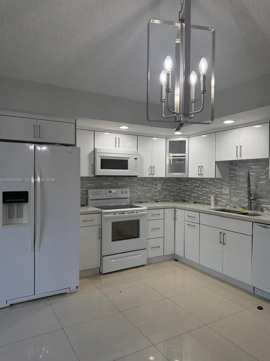 Foto de propiedad en 8650 SW 133rd Ave Road 211, Miami, FL 33183 Miami con MLS# 