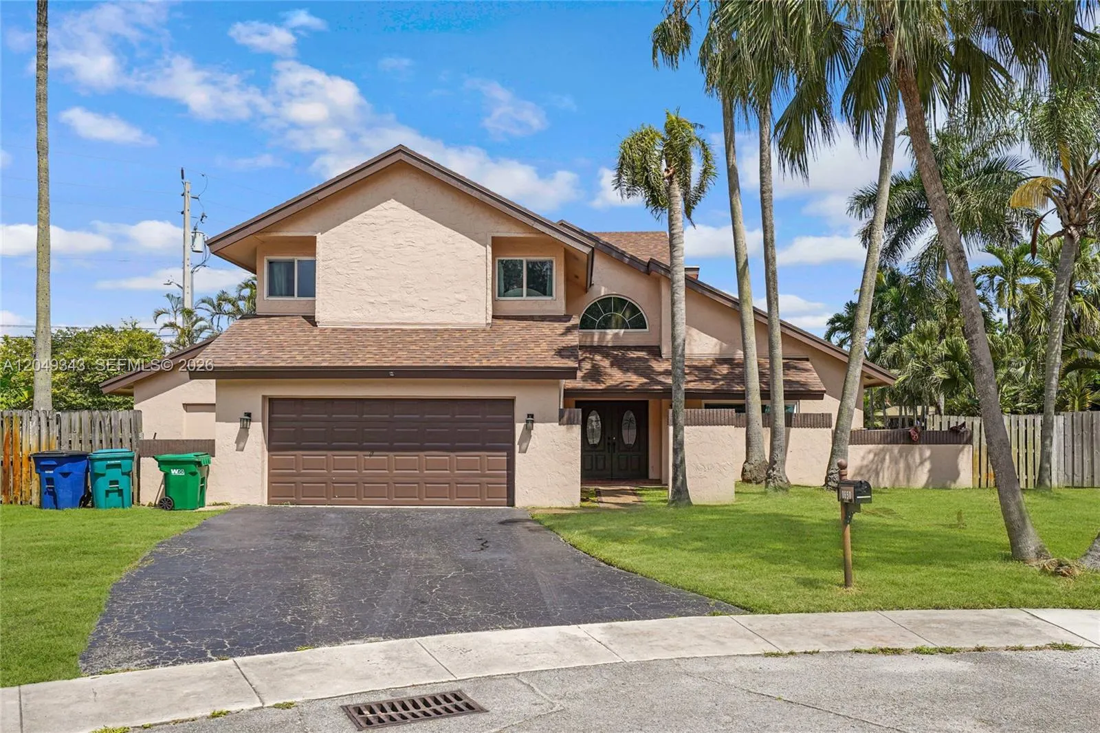 Foto de propiedad en 8650 SW 57th Court, Cooper City, FL 33328 Cooper City con MLS# 
