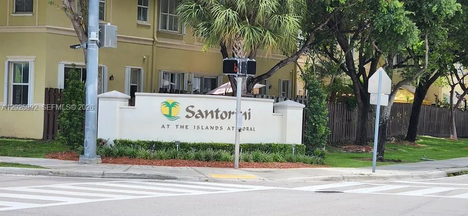 Foto de propiedad en 8652 NW 112th Court, Doral, FL 33178 Doral con MLS# 