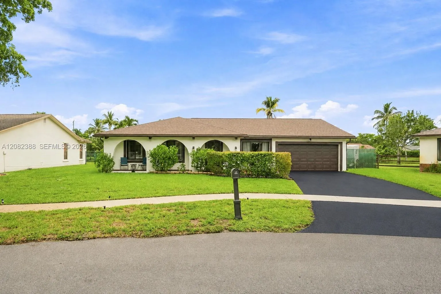 Foto de propiedad en 8656 SW 50th Street, Cooper City, FL 33328 Cooper City con MLS# 