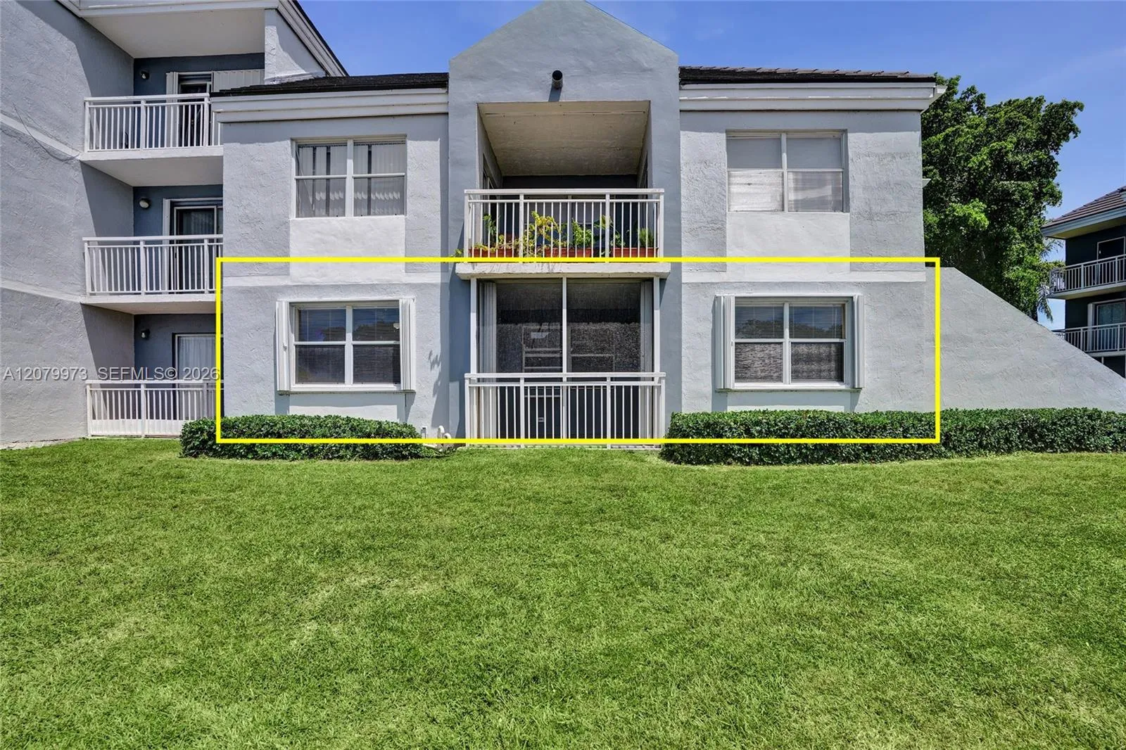 Foto de propiedad en 8660 SW 212th Street 111, Cutler Bay, FL 33189 Cutler Bay con MLS# 