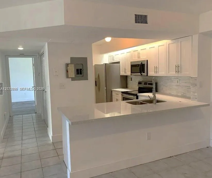Foto de propiedad en 8670 SW 212th Street 105, Cutler Bay, FL 33189 Cutler Bay con MLS# 