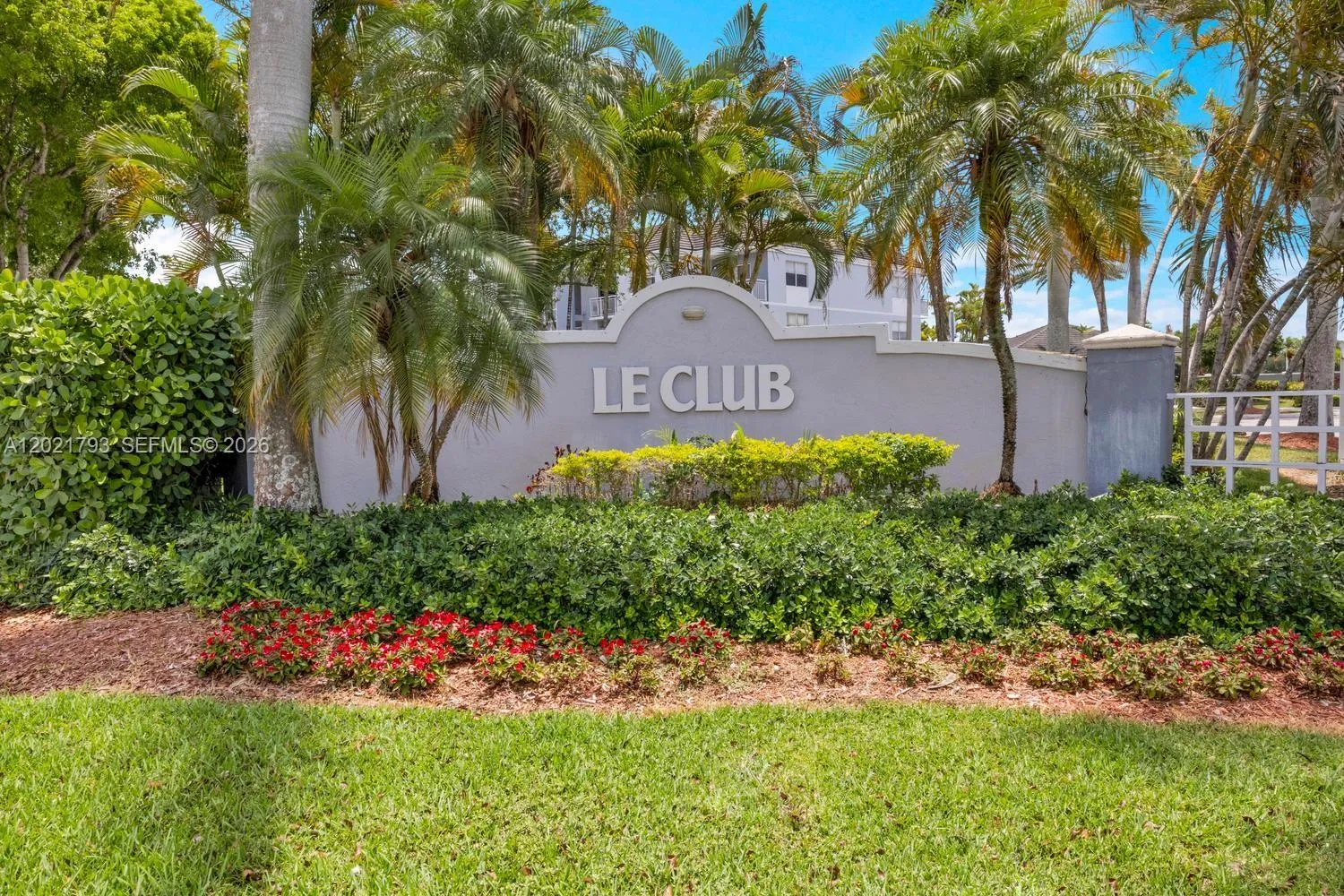 Foto de propiedad en 8670 SW 212th Street 307, Cutler Bay, FL 33189 Cutler Bay con MLS# 