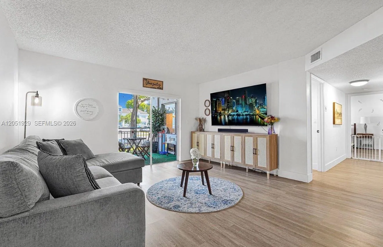 En Renta 8680 SW 212th Street 105, Cutler Bay, FL 33189, Cutler Bay, FL 33189