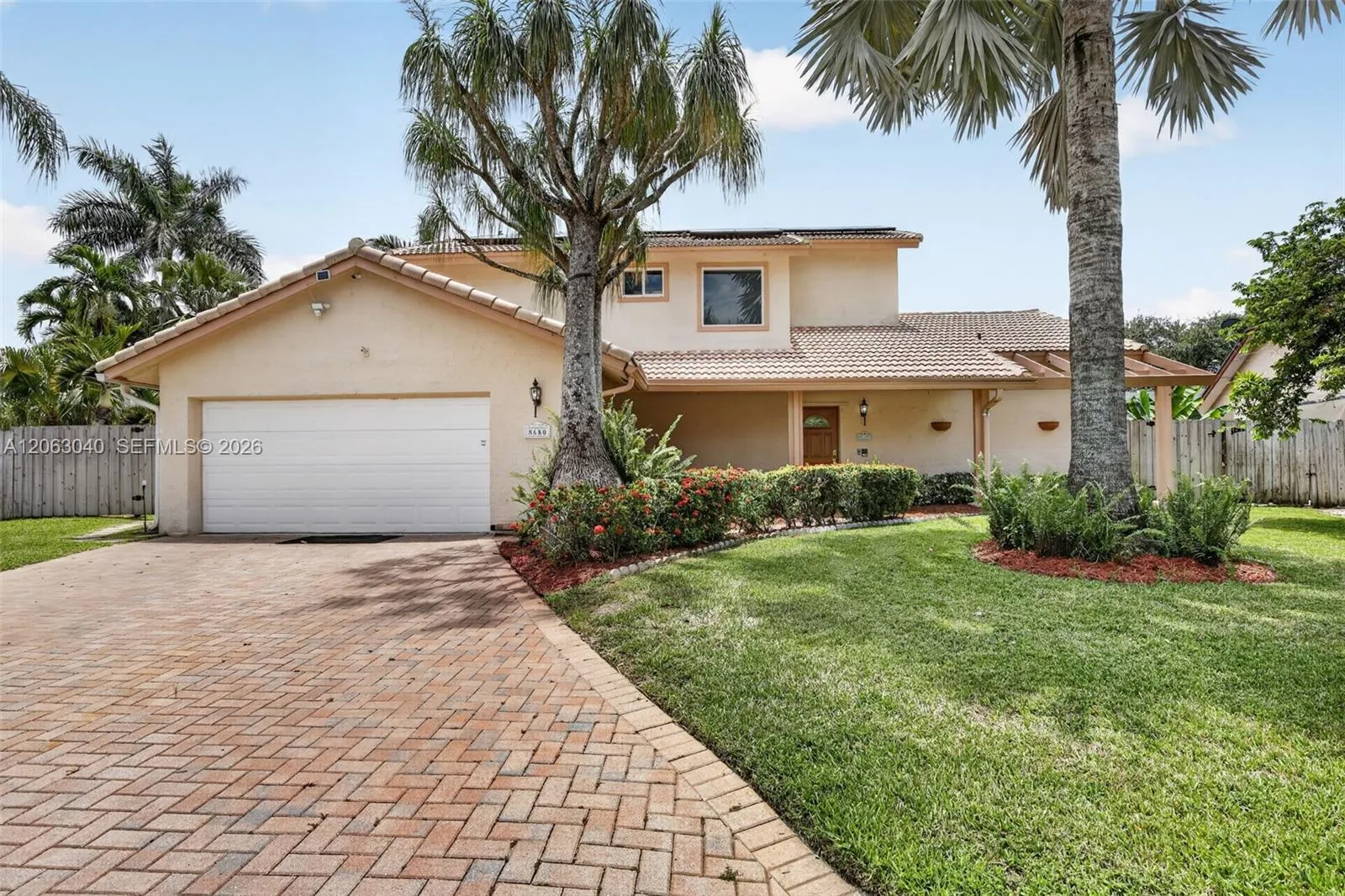 Foto de propiedad en 8680 SW 57th Court, Cooper City, FL 33328 Cooper City con MLS# 
