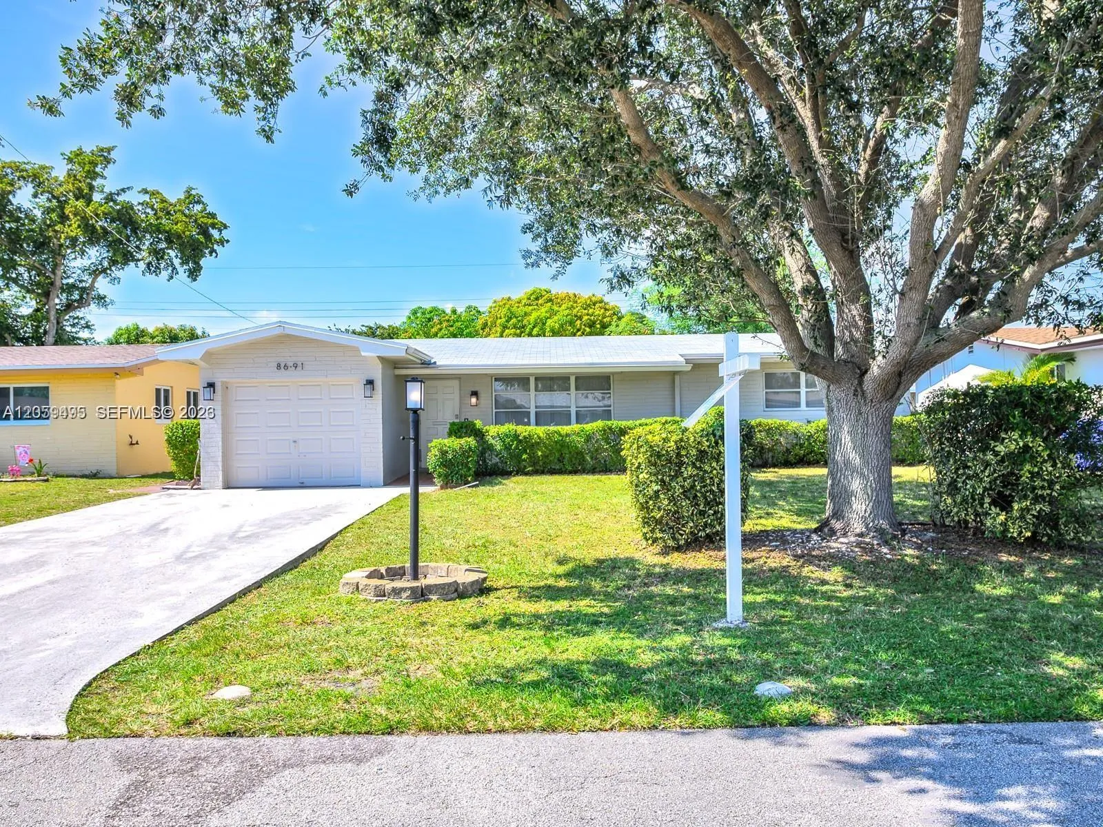 Foto de propiedad en 8691 NW 16th Street, Pembroke Pines, FL 33024 Pembroke Pines con MLS# 