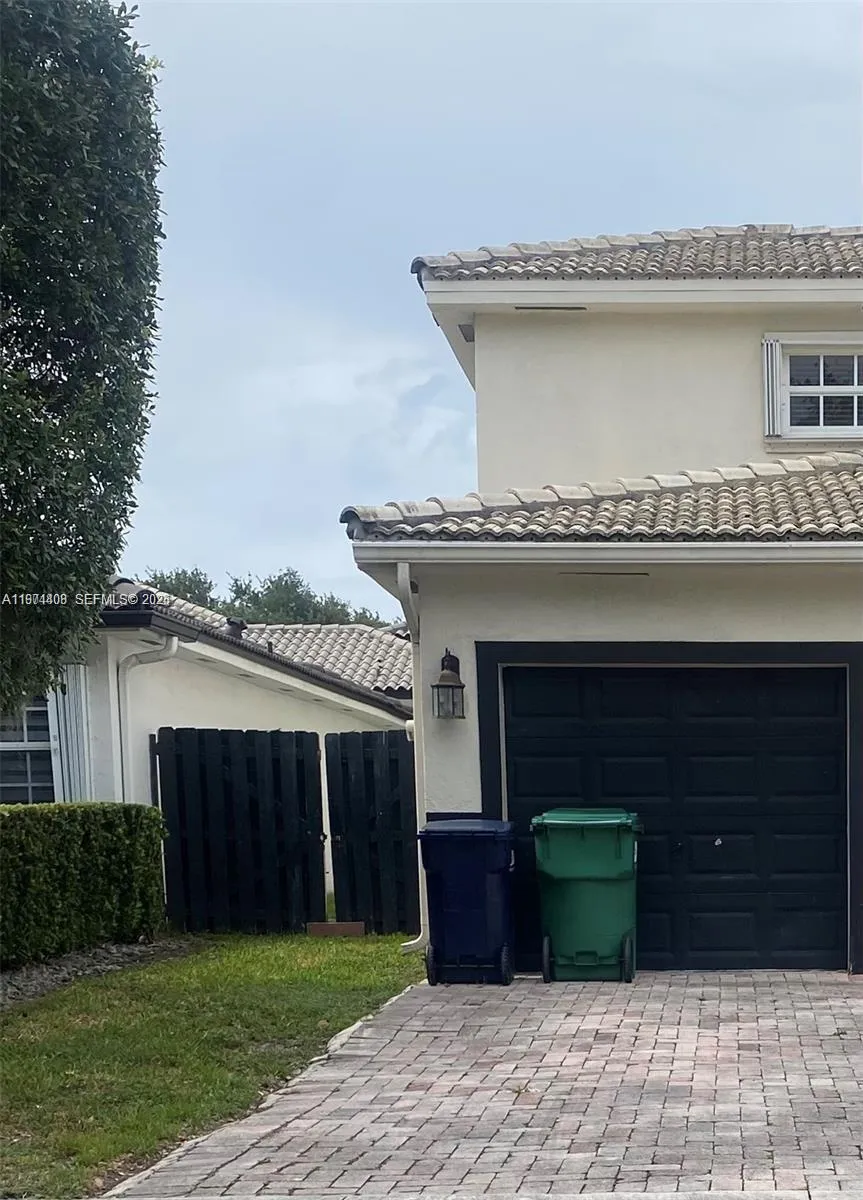 Foto de propiedad en 87** NW 150th Terrace 0, Miami Lakes, FL 33018 Miami Lakes con MLS# 