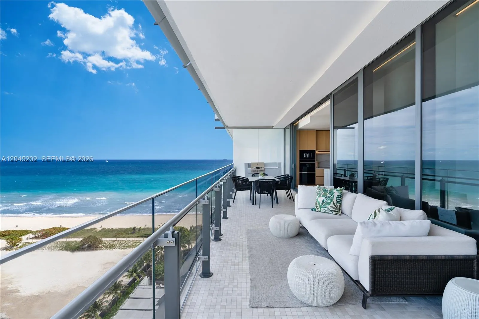 Foto de propiedad en 8701 Collins Avenue 1103, Miami Beach, FL 33154 Miami Beach con MLS# 