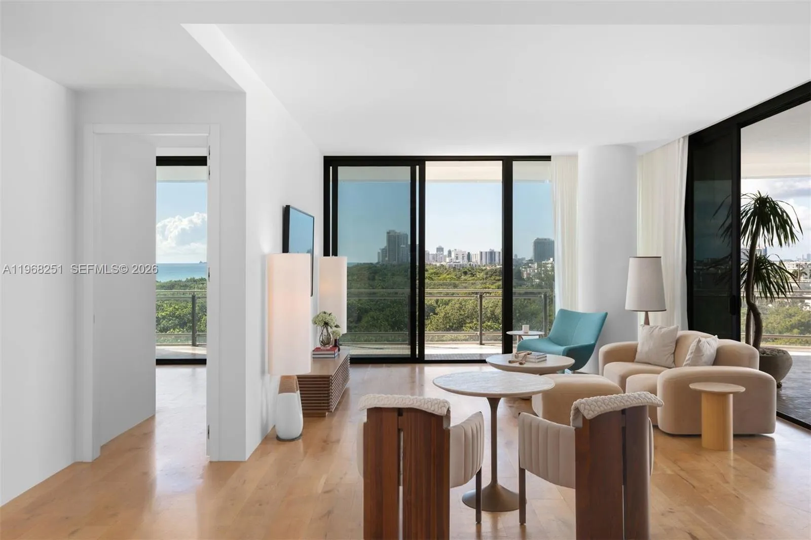 Foto de propiedad en 8701 Collins Avenue 606, Miami Beach, FL 33154 Miami Beach con MLS# 