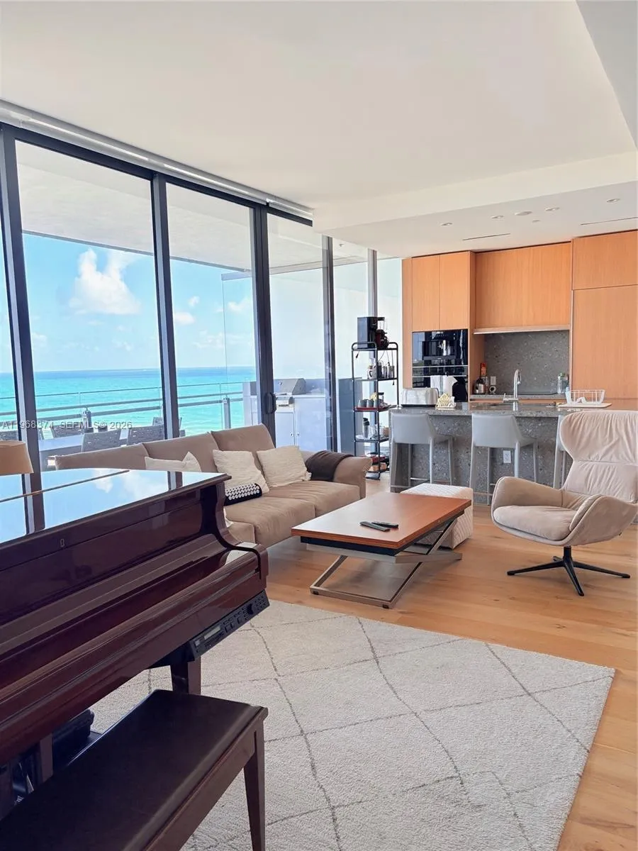 Foto de propiedad en 8701 Collins Avenue 803, Miami Beach, FL 33154 Miami Beach con MLS# 