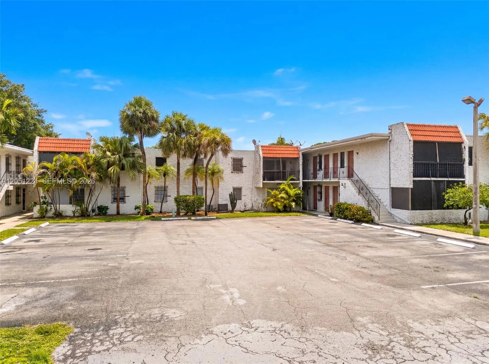 Foto de propiedad en 8701 SW 141st Street L6, Palmetto Bay, FL 33176 Palmetto Bay con MLS# 