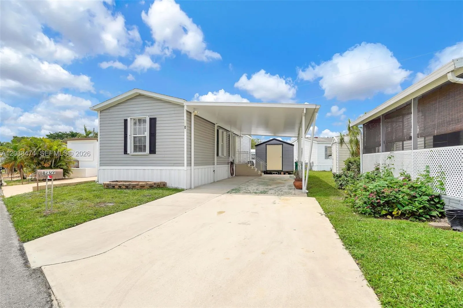Foto de propiedad en 8709 SW 17th Court, Davie, FL 33324 Davie con MLS# 