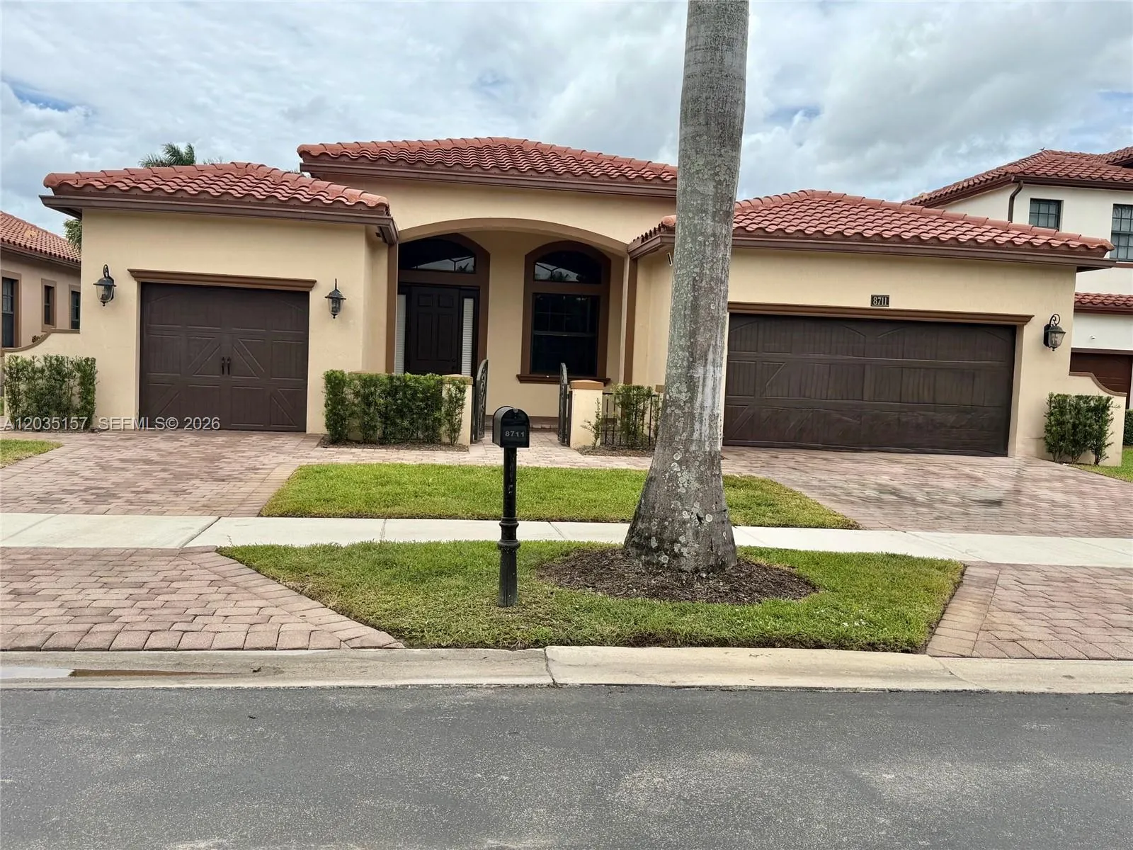 Foto de propiedad en 8711 NW 41st Street, Cooper City, FL 33024 Cooper City con MLS# 