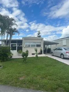 Foto de propiedad en 8721 SW 22nd Court, Davie, FL 33324 Davie con MLS# 