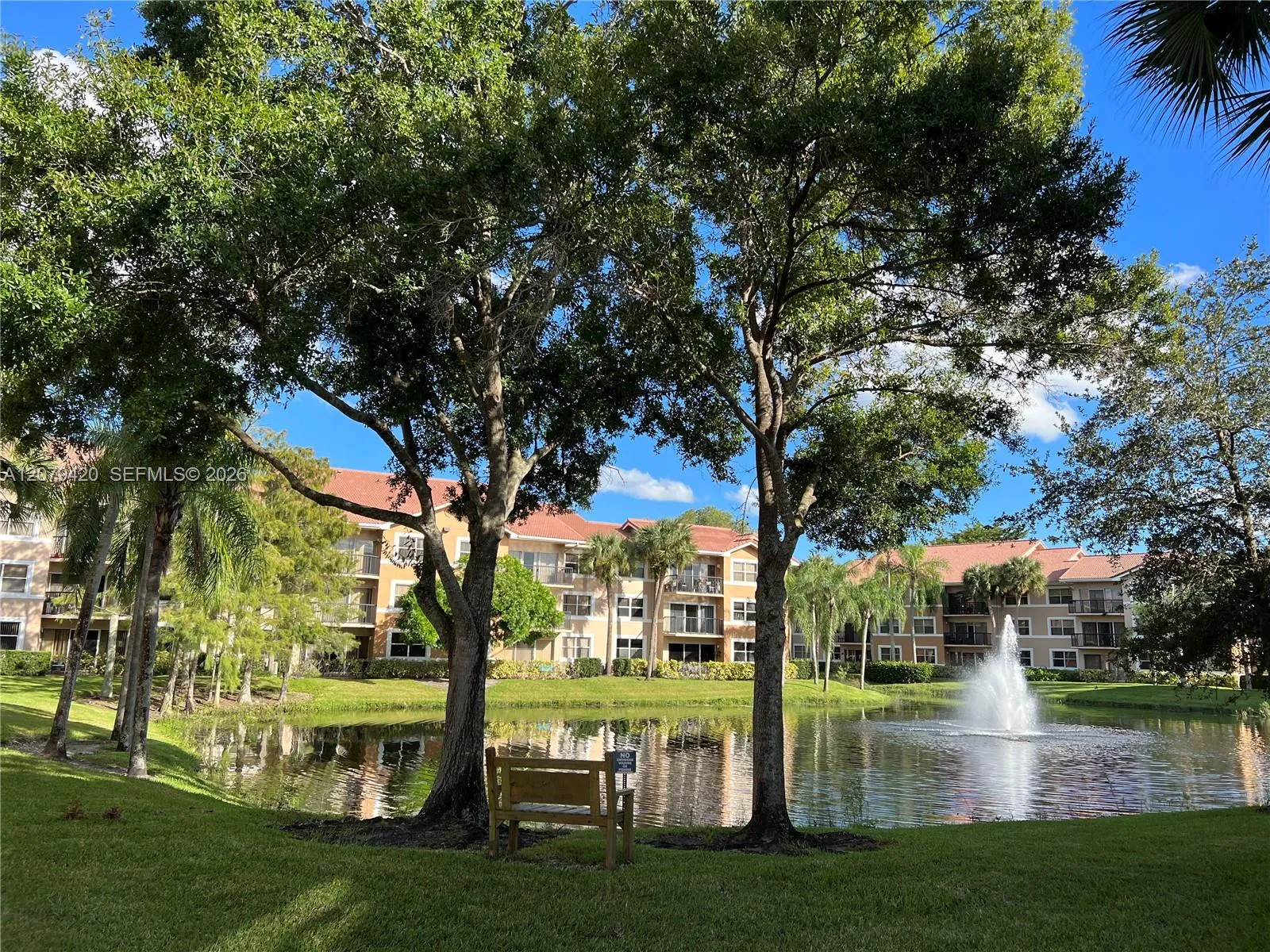 Foto de propiedad en 8721 Wiles Road 306, Coral Springs, FL 33067 Coral Springs con MLS# 