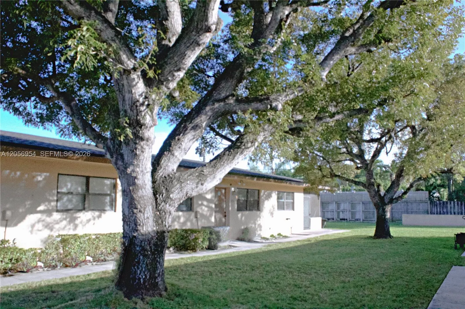 Foto de propiedad en 8736 SW 145th Street 8736, Palmetto Bay, FL 33176 Palmetto Bay con MLS# 
