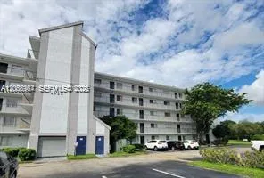 Foto de propiedad en 8740 N Sherman Circle 308, Miramar, FL 33025 Miramar con MLS# 
