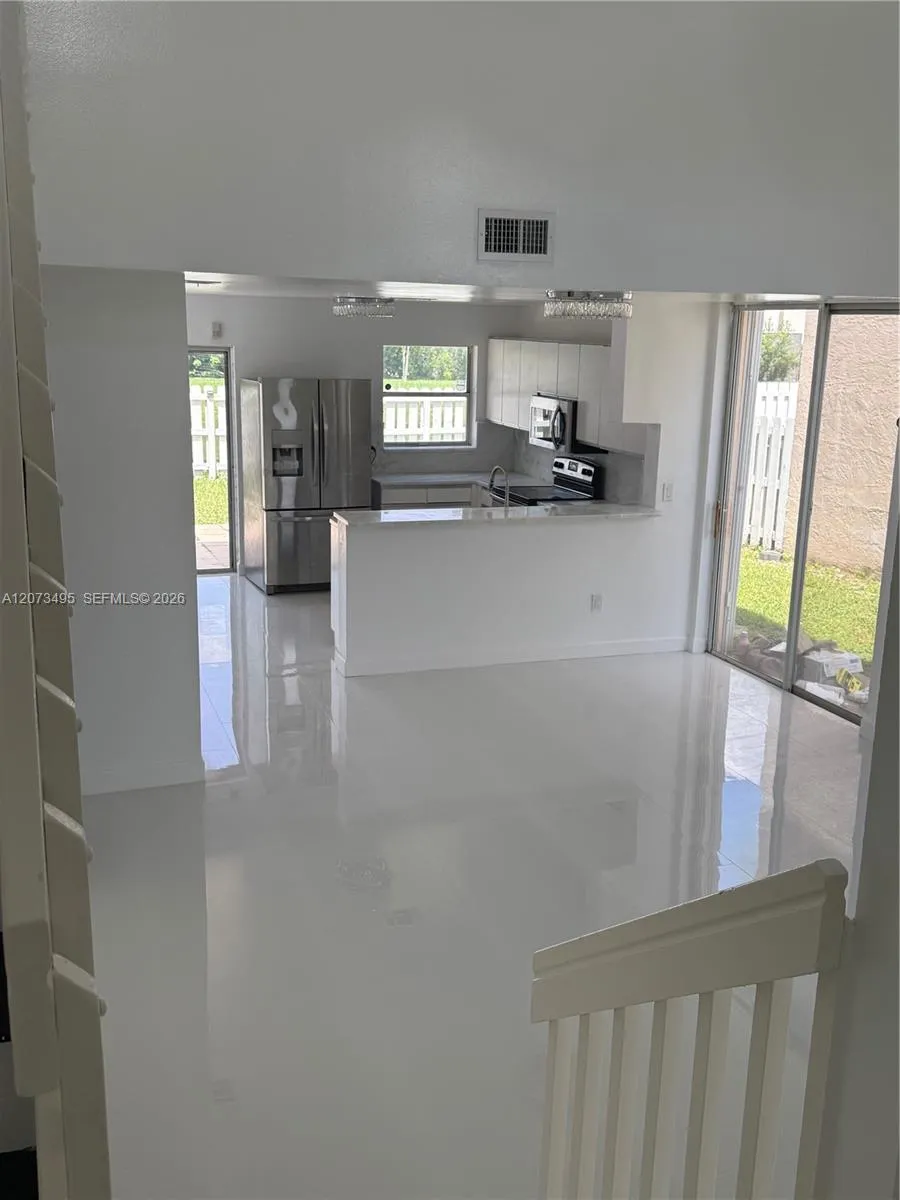Foto de propiedad en 875 NW 99th Avenue 0, Plantation, FL 33324 Plantation con MLS# 