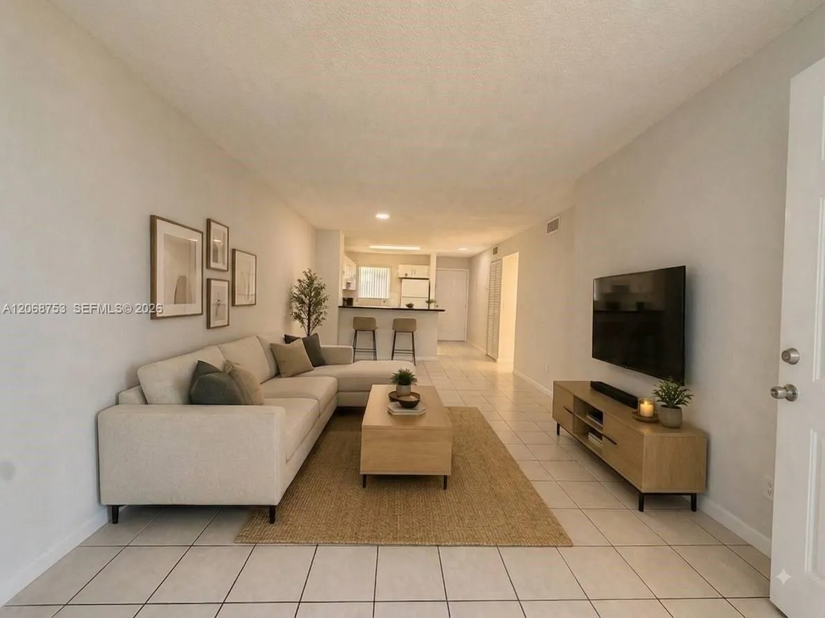 Foto de propiedad en 8750 N Sherman Circle 505, Miramar, FL 33025 Miramar con MLS# 