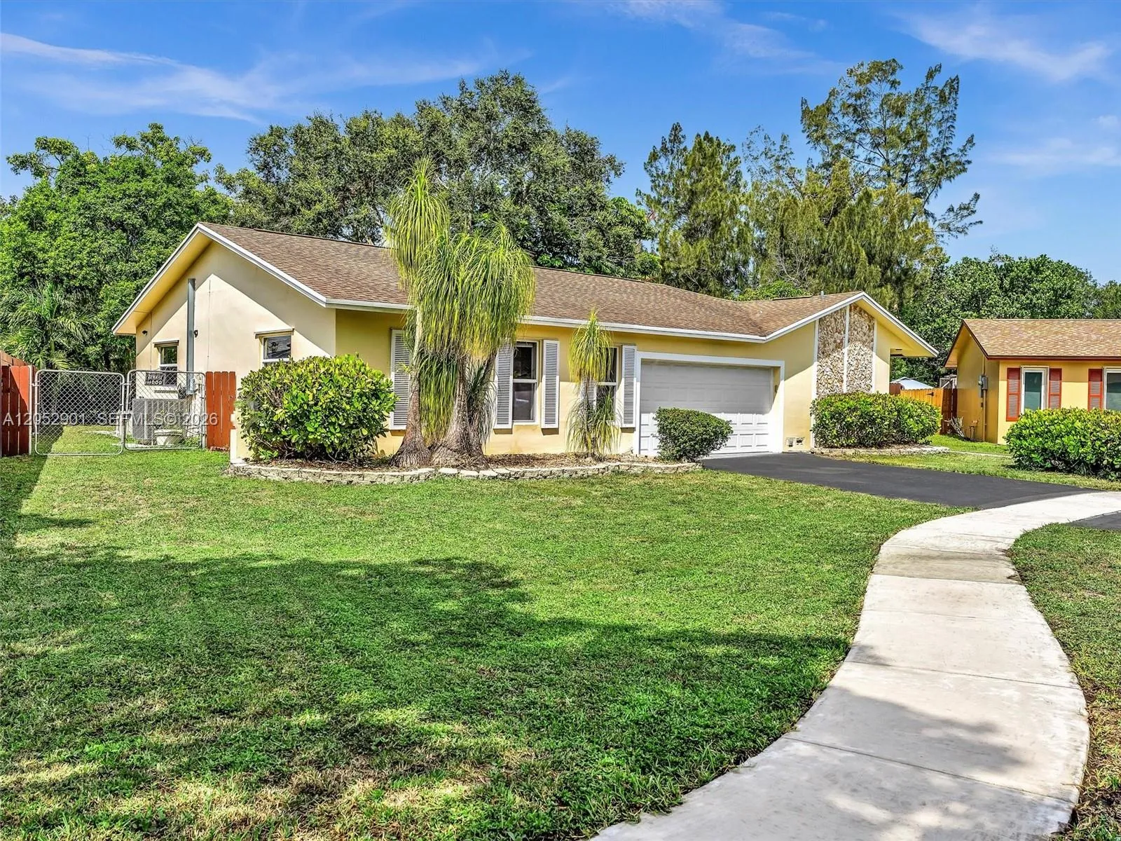 Foto de propiedad en 8754 SW 50th Place, Cooper City, FL 33328 Cooper City con MLS# 
