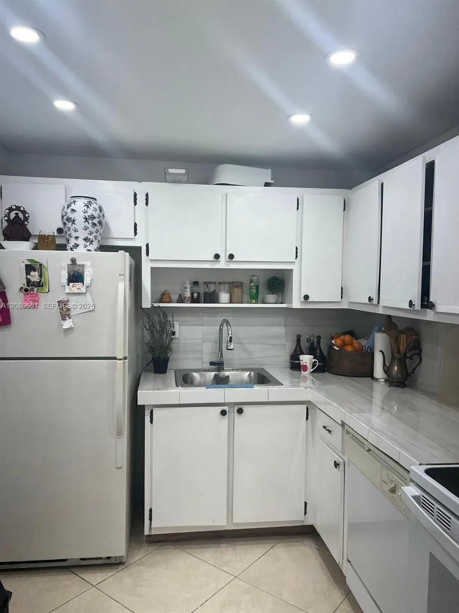 En Renta 8764 SW 12th Street 105, Miami, FL 33174, Miami, FL 33174