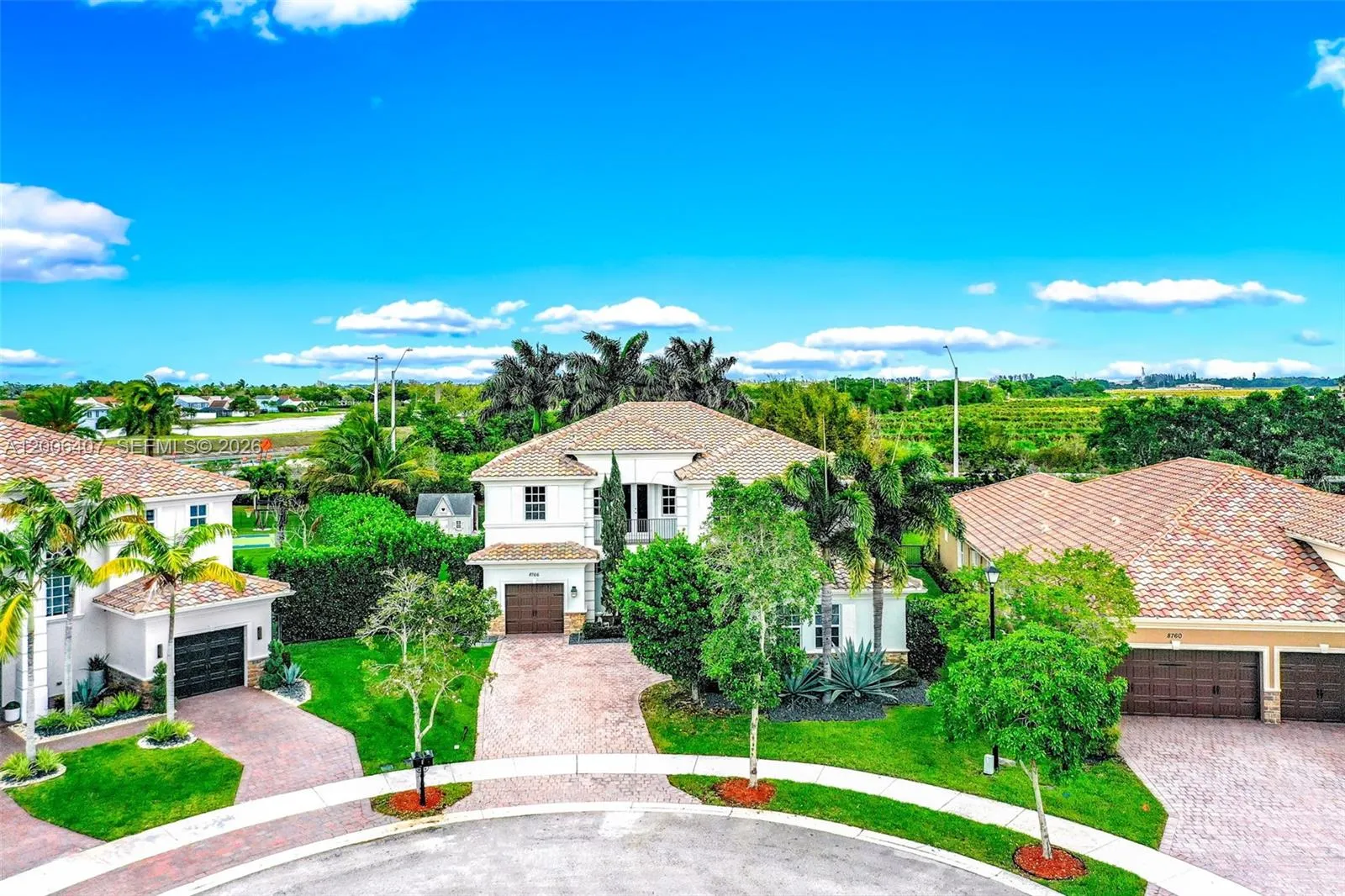 Foto de propiedad en 8766 Miralago Way, Parkland, FL 33076 Parkland con MLS# 