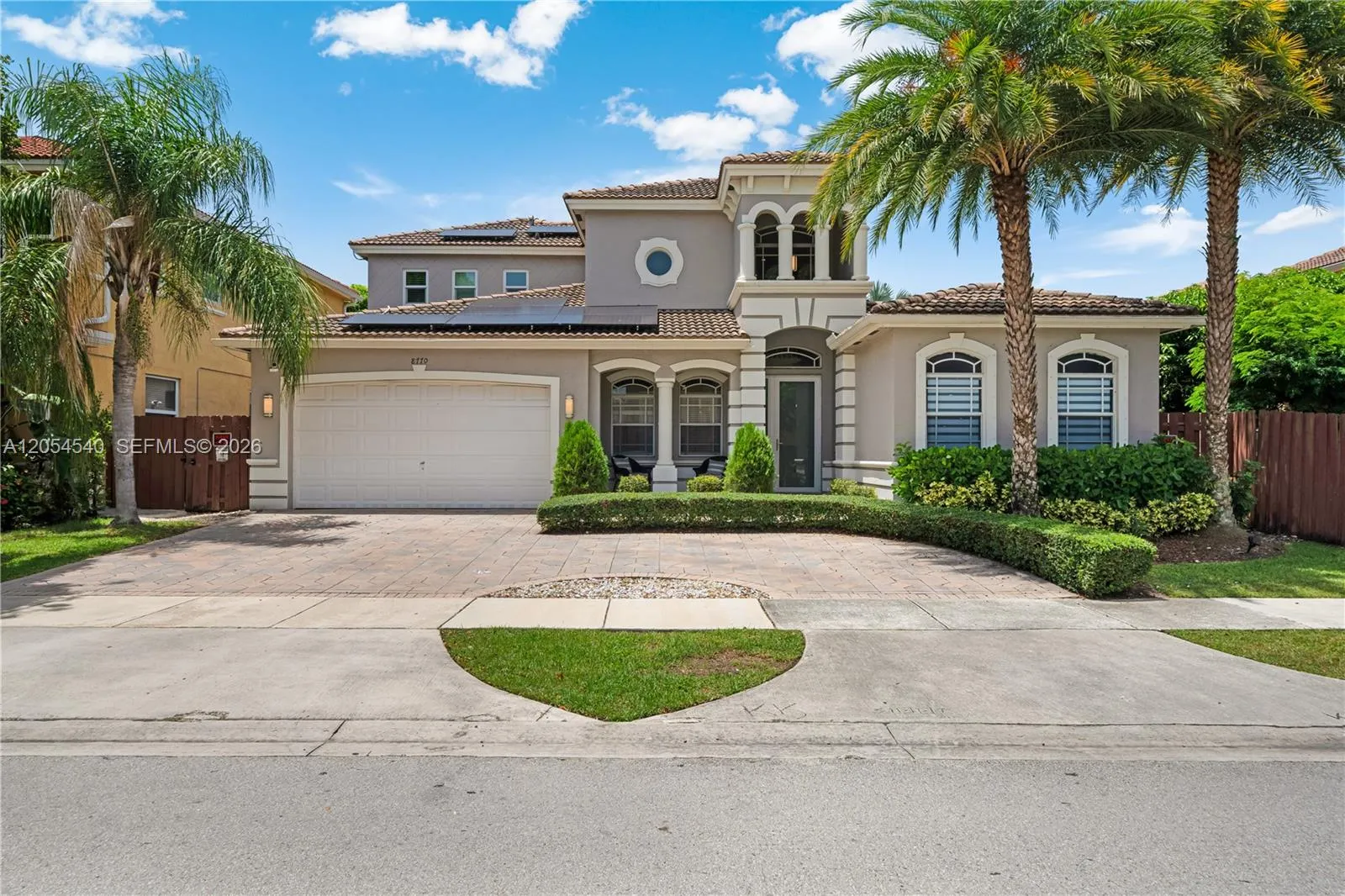 Foto de propiedad en 8770 SW 204th Street, Cutler Bay, FL 33189 Cutler Bay con MLS# 