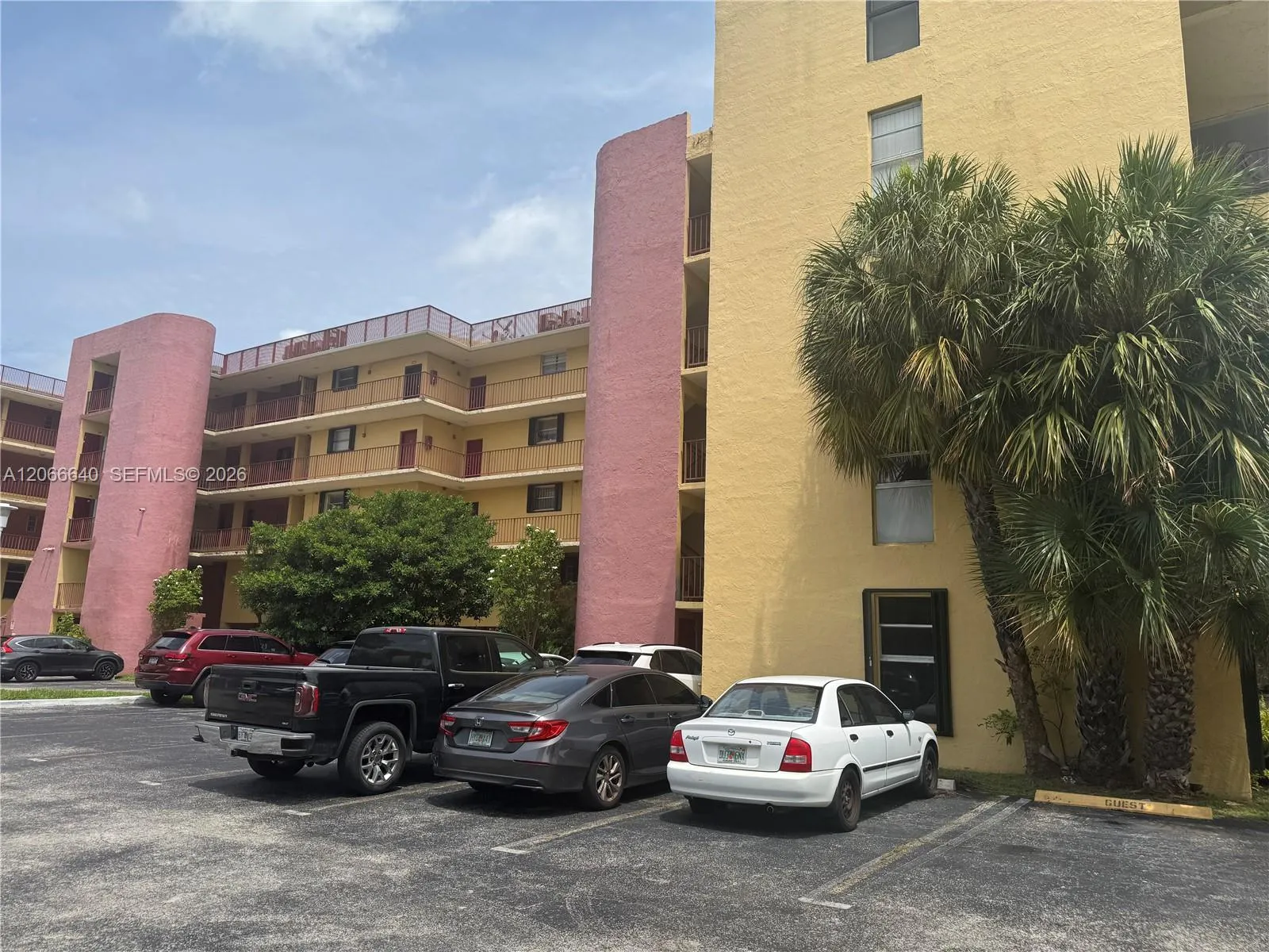 Foto de propiedad en 8775 Park Boulevard 123, Miami, FL 33172 Miami con MLS# 