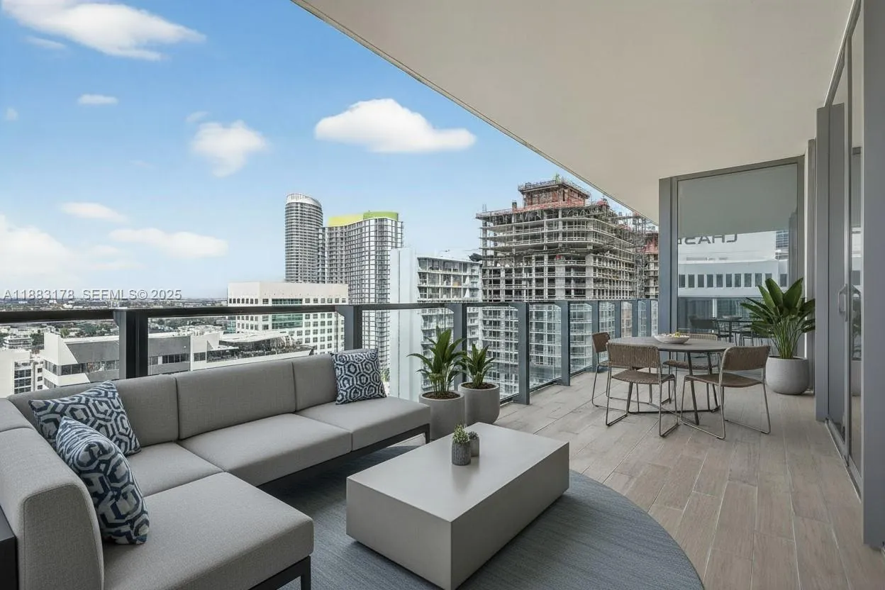 Vendido 88 SW 7th Street 2402, Miami, FL 33130, Miami, FL 33130