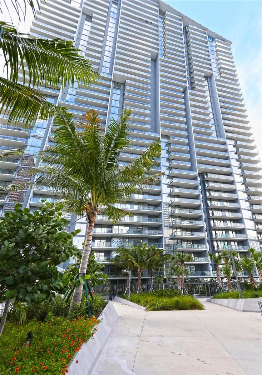 Foto de propiedad en 88 SW 7th Street 2806, Miami, FL 33130 Miami con MLS#