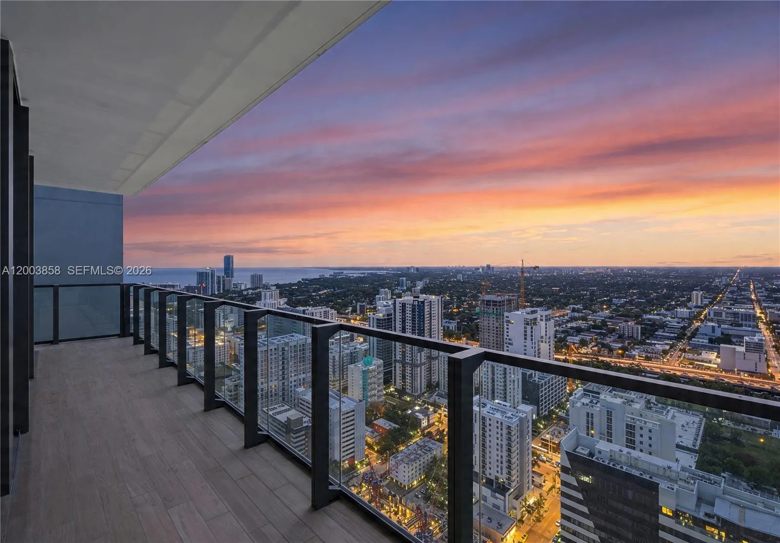 Foto de propiedad en 88 SW 7th Street 3710, Miami, FL 33130 Miami con MLS# 