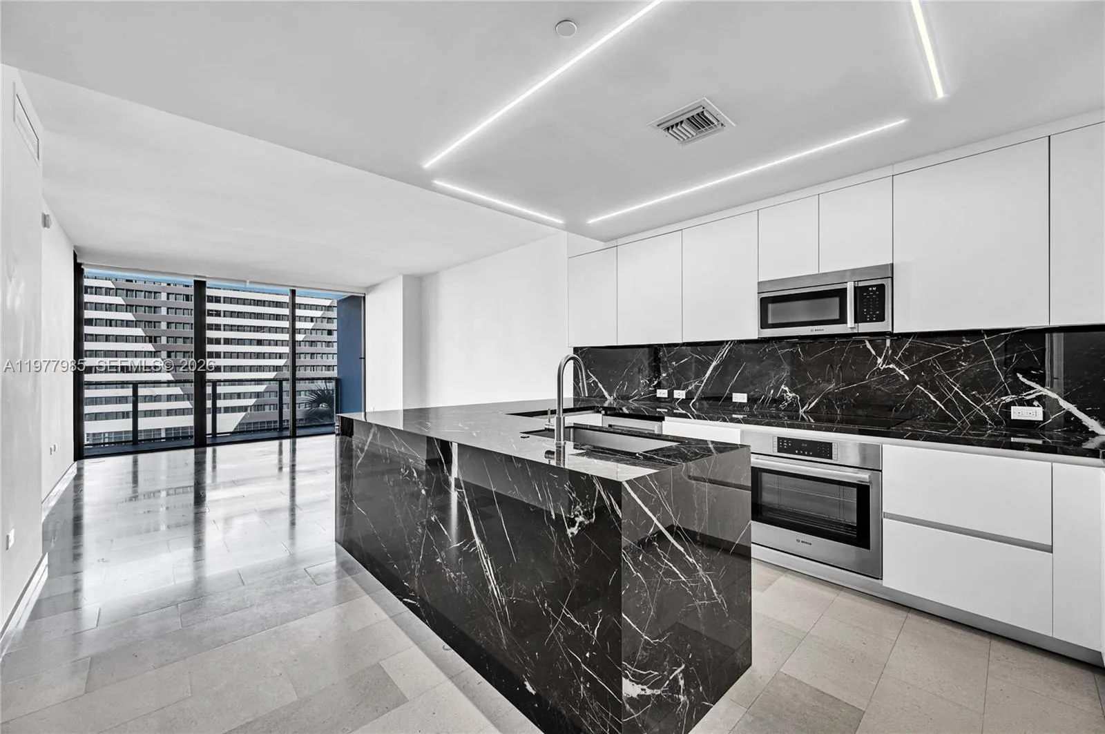 Foto de propiedad en 88 SW 7th Street 806, Miami, FL 33130 Miami con MLS#