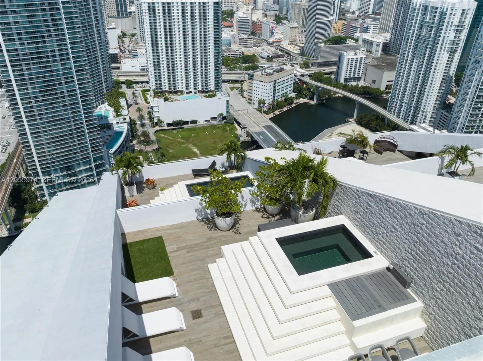 En Venta 88 SW 7th Street PH 4303, Miami, FL 33130, Miami, FL 33130