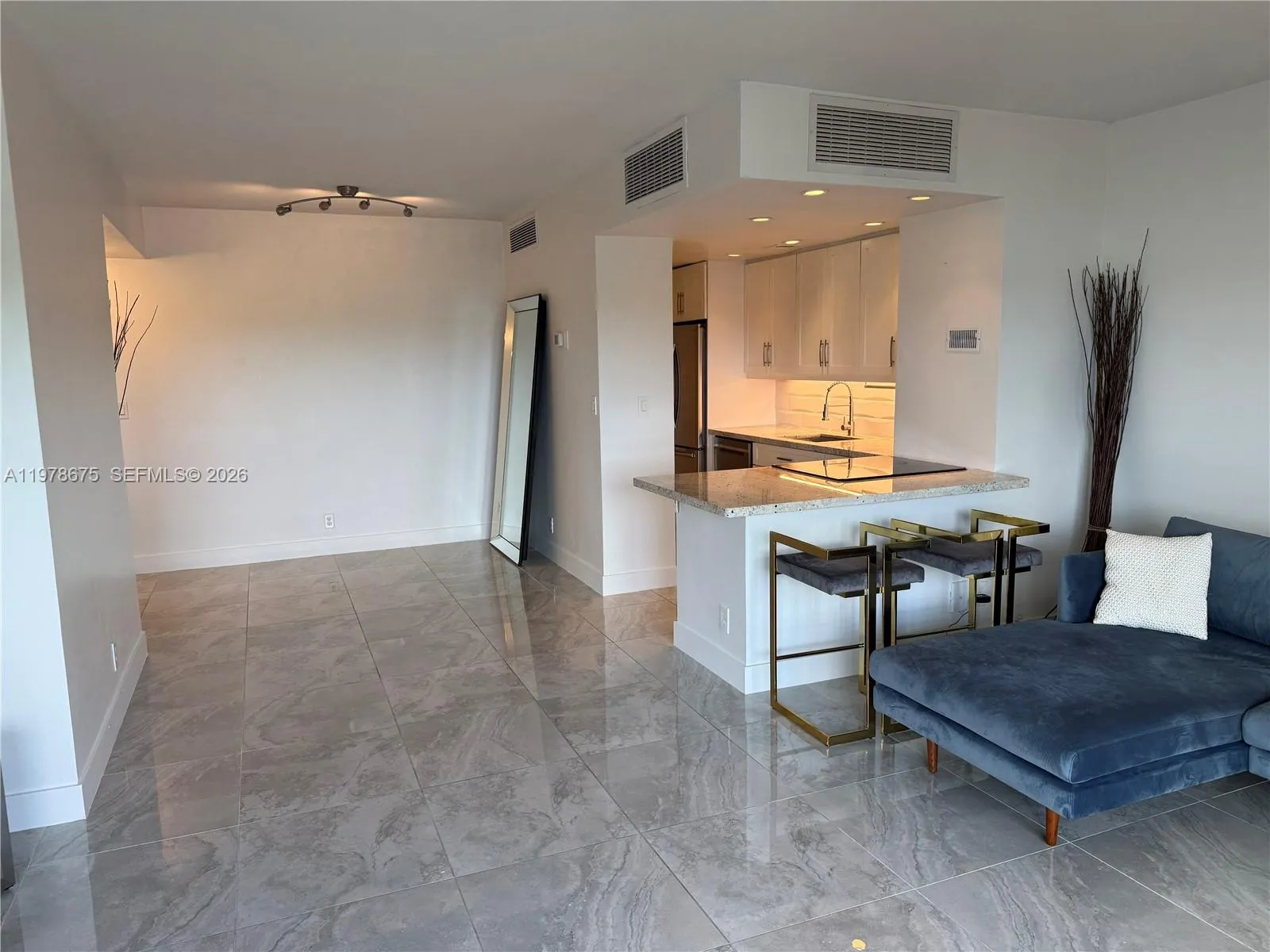 Foto de propiedad en 880 NE 69th Street 5Q, Miami, FL 33138 Miami con MLS# 