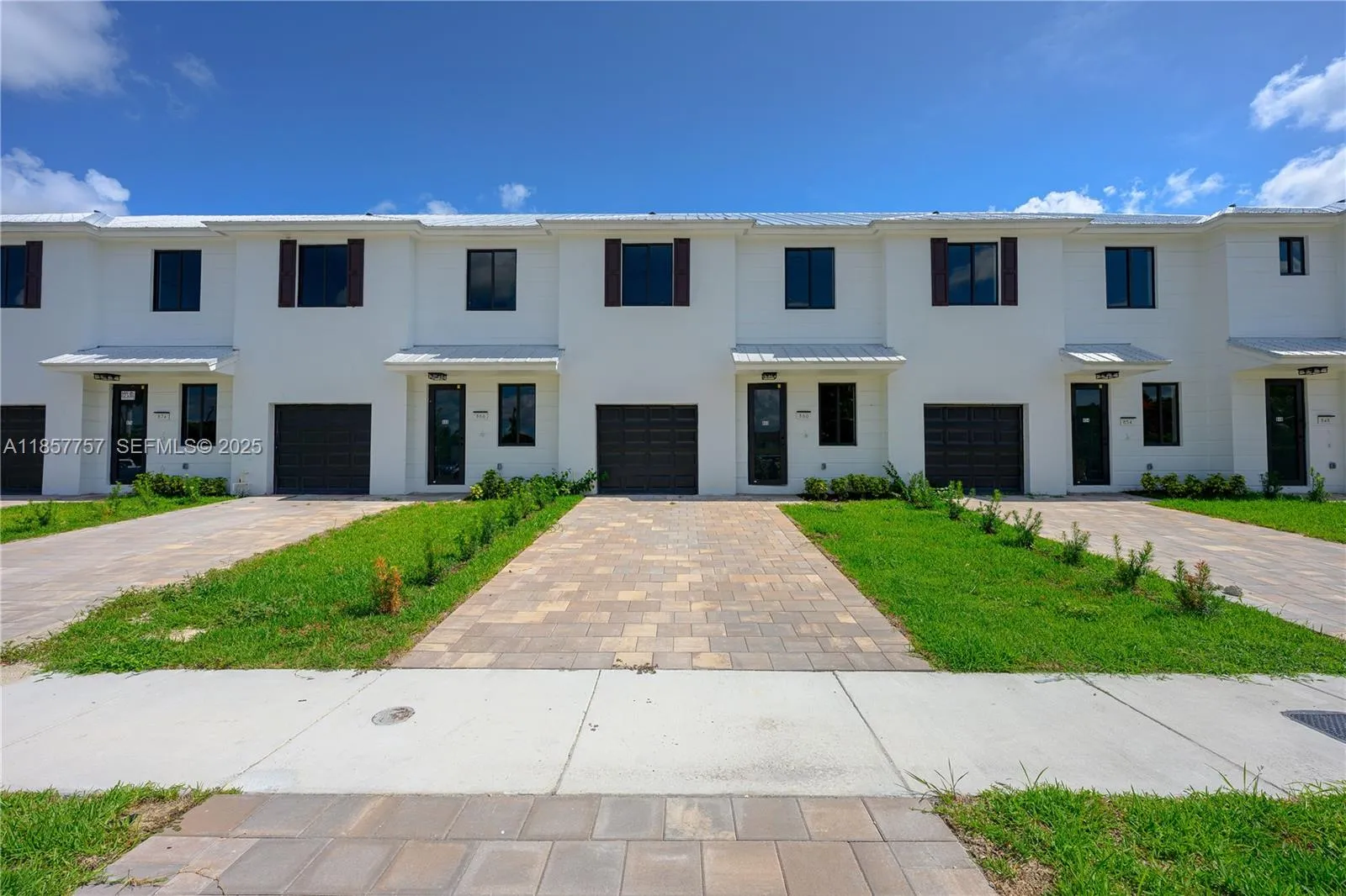 Foto de propiedad en 880 SW 1st Street, Florida City, FL 33034 Florida City con MLS# 