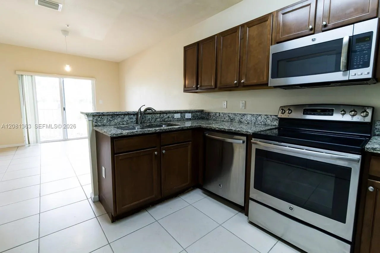 Foto de propiedad en 8800 NW 97th Avenue 208, Doral, FL 33178 Doral con MLS# 
