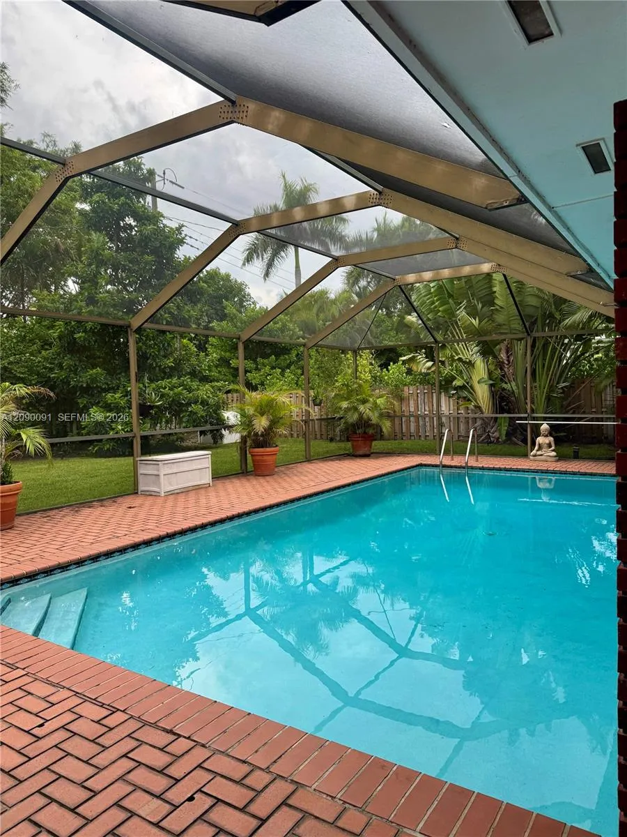 Foto de propiedad en 8800 SW 151st Street 0, Palmetto Bay, FL 33176 Palmetto Bay con MLS# 