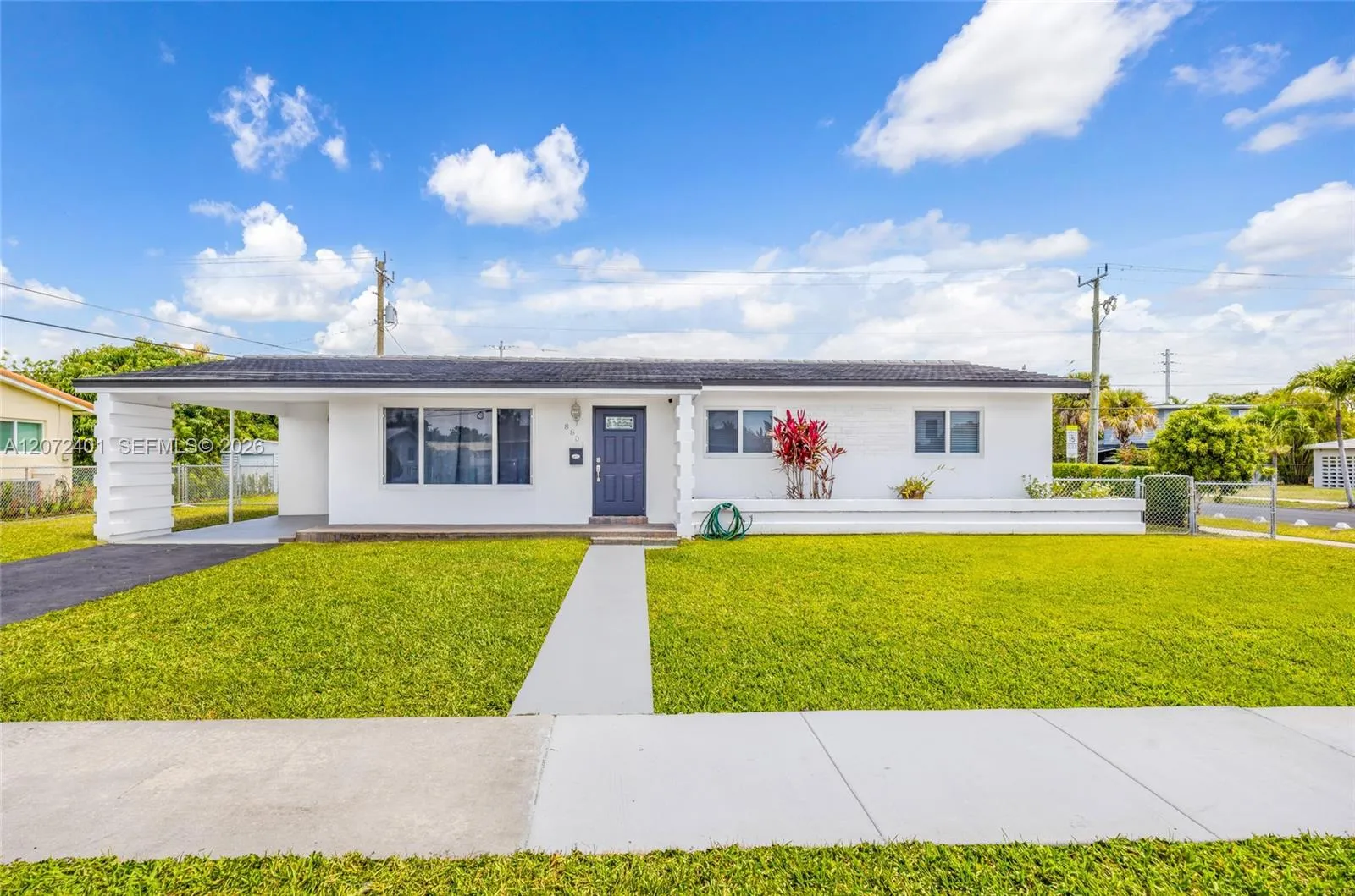 Foto de propiedad en 8801 SW 17th Street, Miami, FL 33165 Miami con MLS# 