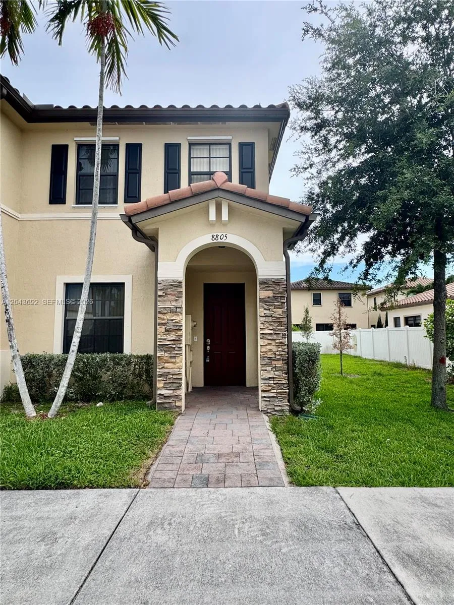 En Venta 8805 W 35th Avenue, Hialeah, FL 33018, Hialeah, FL 33018