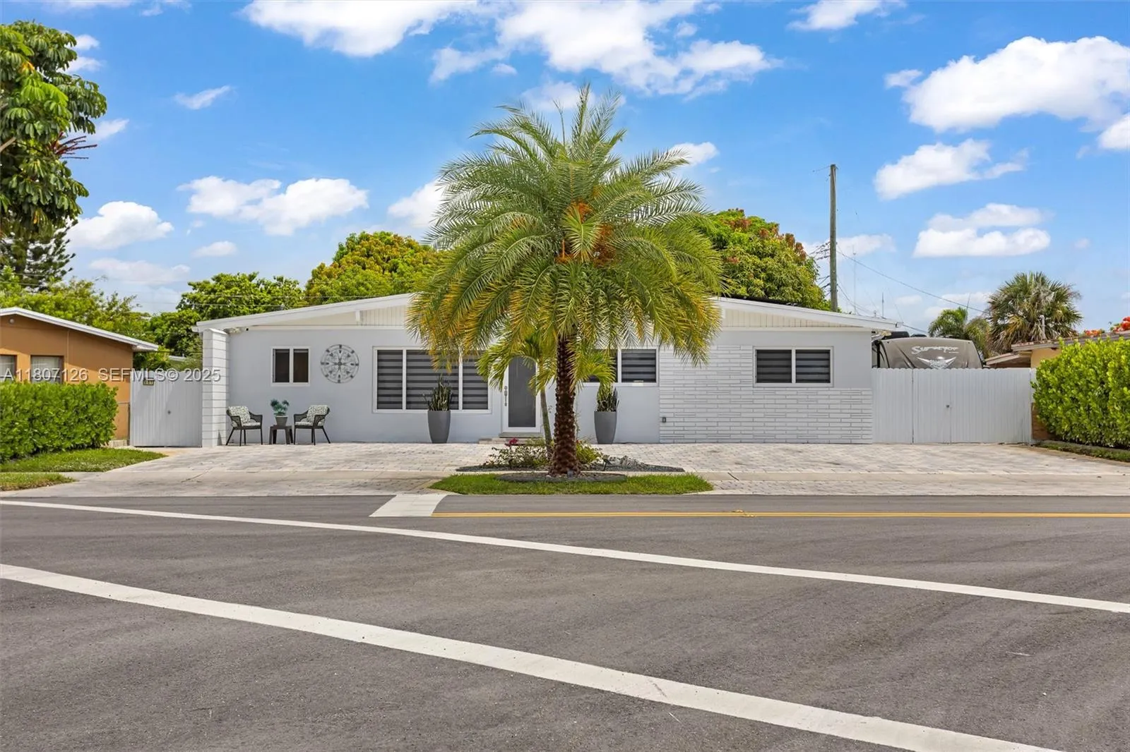 Foto de propiedad en 881 NW 177th Terrace, Miami Gardens, FL 33169 Miami Gardens con MLS# 