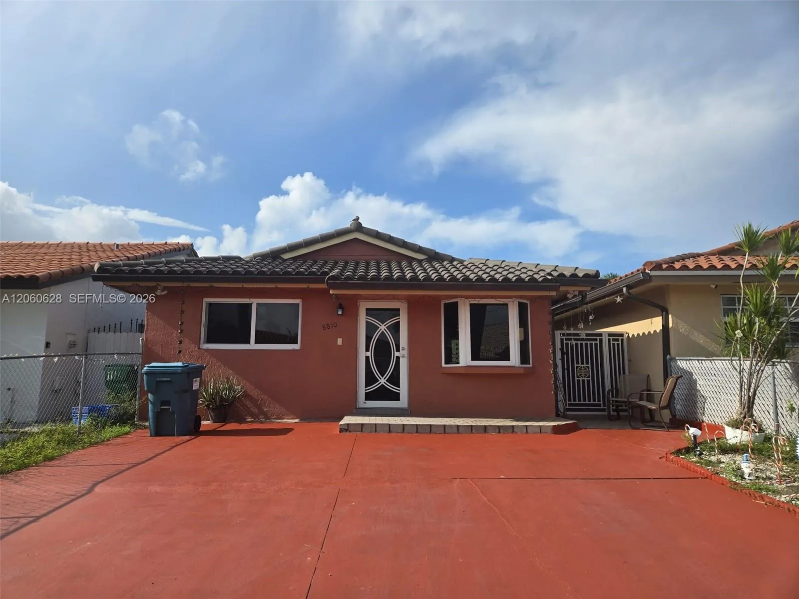 Foto de propiedad en 8810 NW 114th Terrace, Hialeah Gardens, FL 33018 Hialeah Gardens con MLS# 
