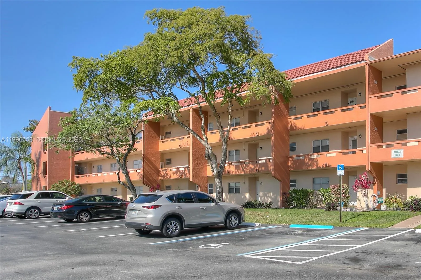 Foto de propiedad en 8810 W Mcnab Road 306, Tamarac, FL 33321 Tamarac con MLS# 