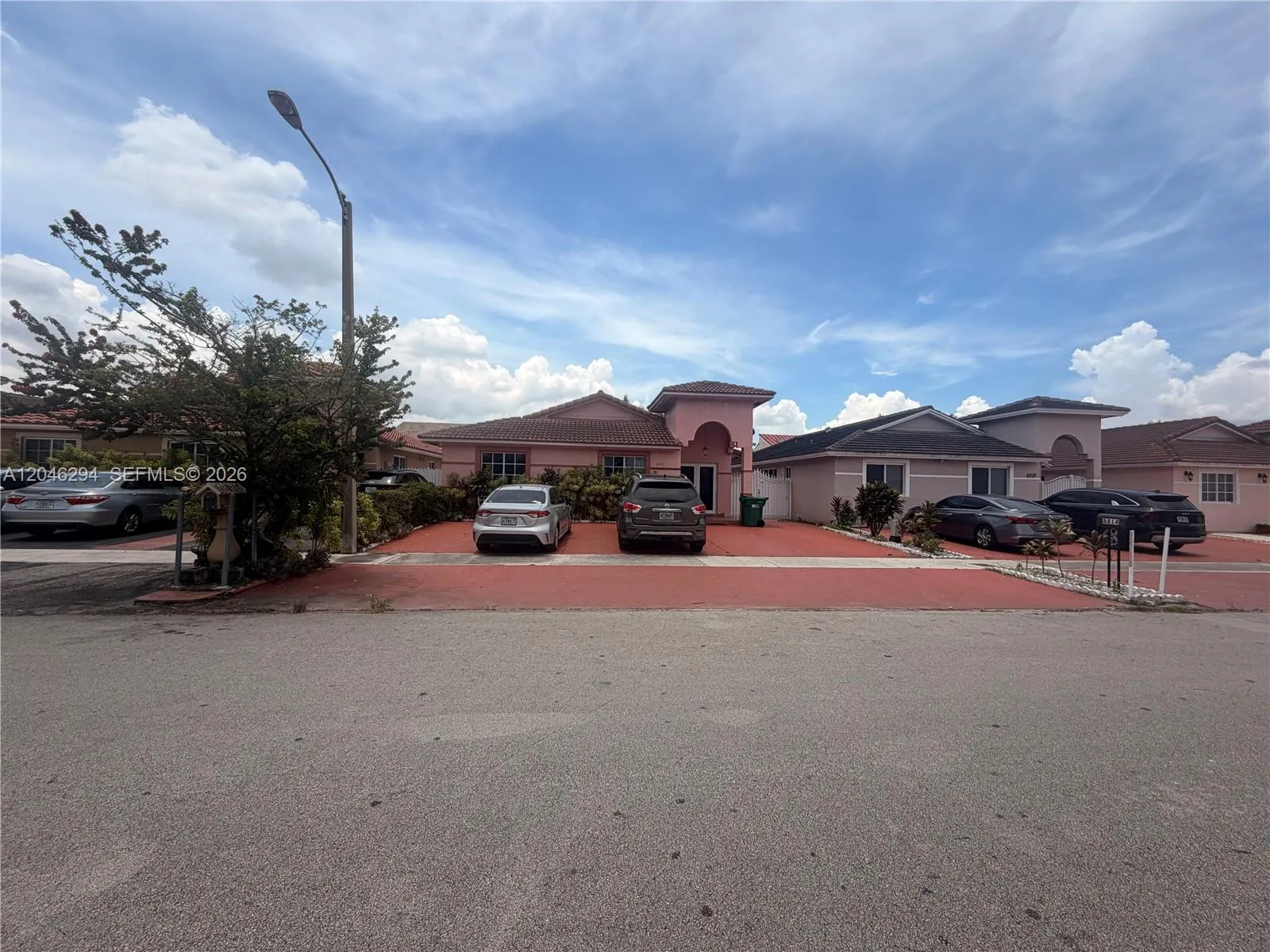 Foto de propiedad en 8814 NW 109th Terrace, Hialeah Gardens, FL 33018 Hialeah Gardens con MLS# 